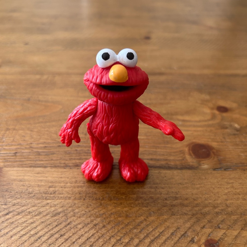 Applause Elmo figurine as is can be used as a cake topper